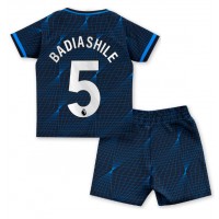 Maglie da calcio Chelsea Benoit Badiashile #5 Seconda Maglia Bambino 2023-24 Manica Corta (+ Pantaloni corti)